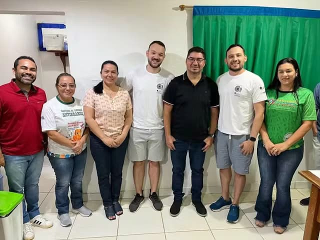 Prefeito Leôncio Tundis Reforça Compromisso com a Saúde ao Receber Oftalmologistas da Marinha do Brasil